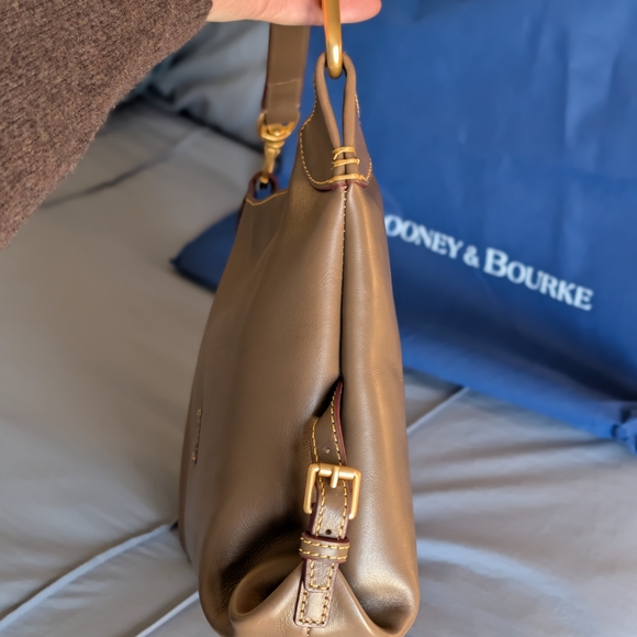 NWT Dooney & Bourke Florentine Leather Hobo Shoulder Bag Elephant Taupe - Picture 5 of 14
